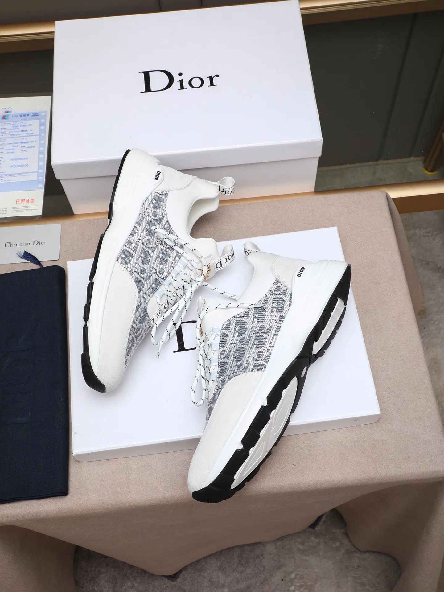 Men's shoes 💰440 💰Dior [Dior] 😘😘High-end series of casual men's shoes, simple and elegant👍👍👍The upper is made of first-layer genuine leather spliced ​​with Dior's special material [sun][sun]; imported first-layer sheepskin lining; special outsole, wear-resistant, lightweight, the overall design is harmonious and unified without lacking personality 👣🌟✨You deserve it! 3 colors😍Sizes 38~44. (45 custom-made) The picture above is a big seller🔥🔥🔥